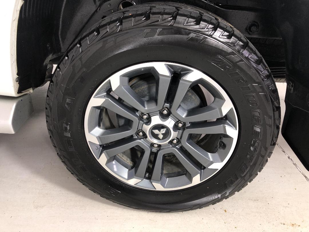 Photo '11' of Mitsubishi Triton