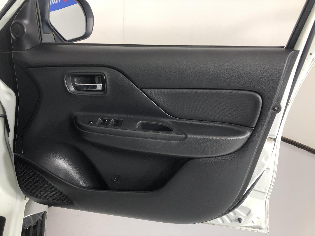 Photo '15' of Mitsubishi Triton