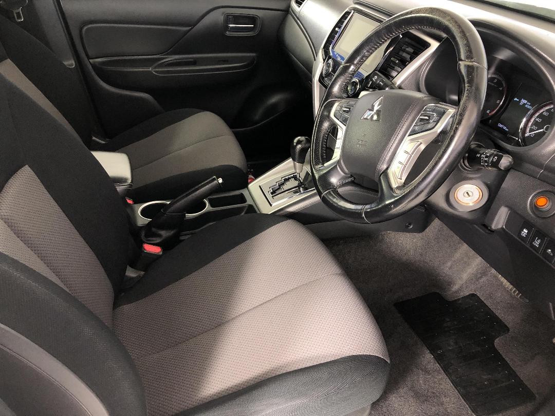 Photo '16' of Mitsubishi Triton