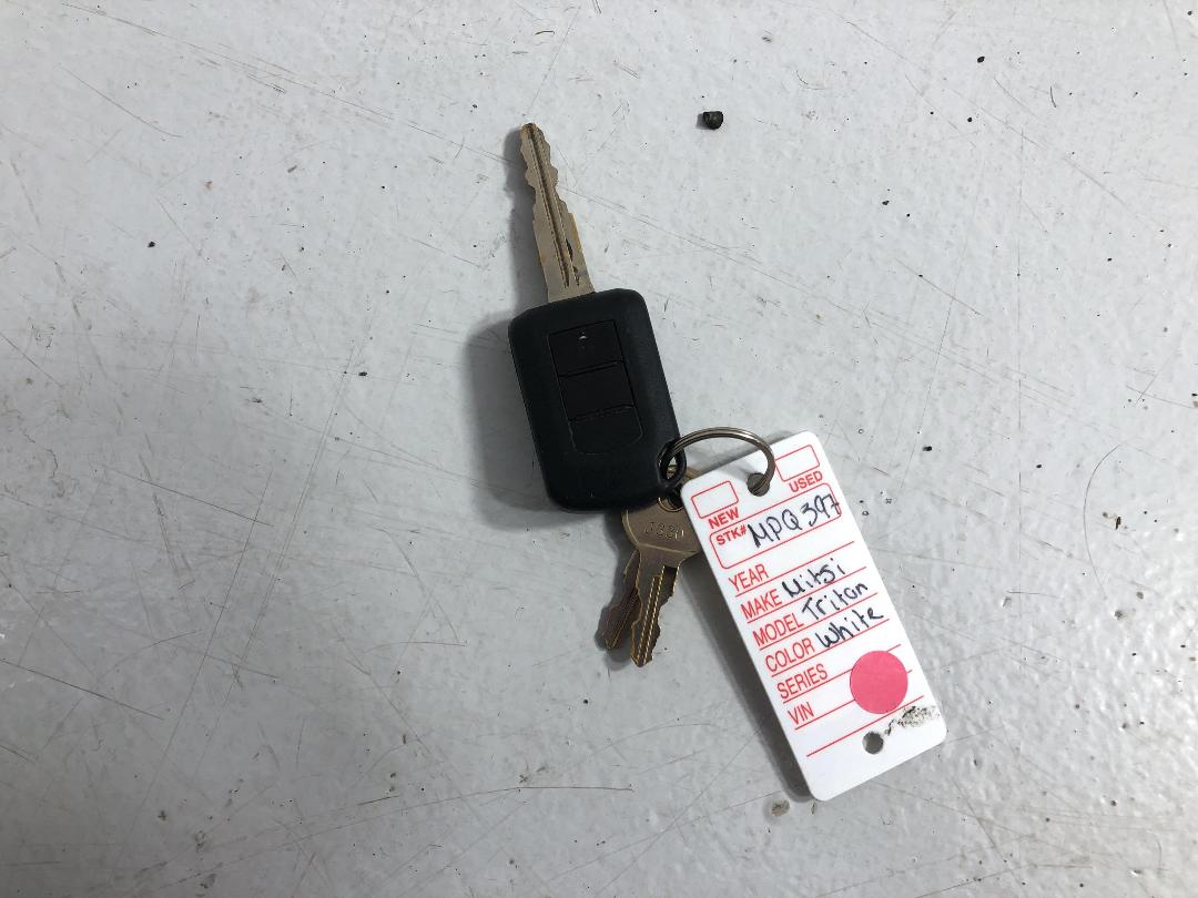 Photo '22' of Mitsubishi Triton