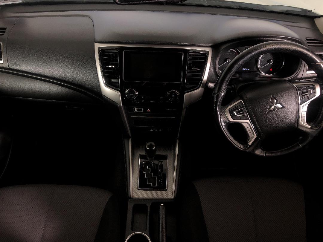 Photo '17' of Mitsubishi Triton