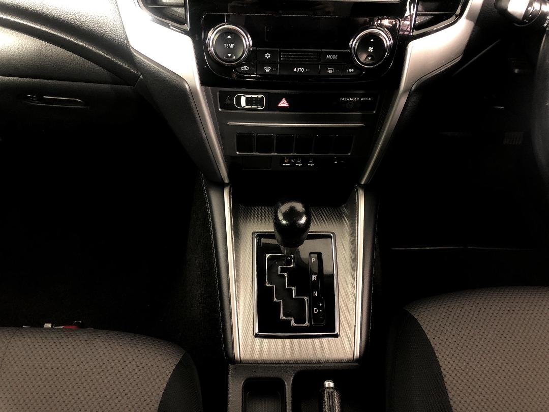 Photo '18' of Mitsubishi Triton