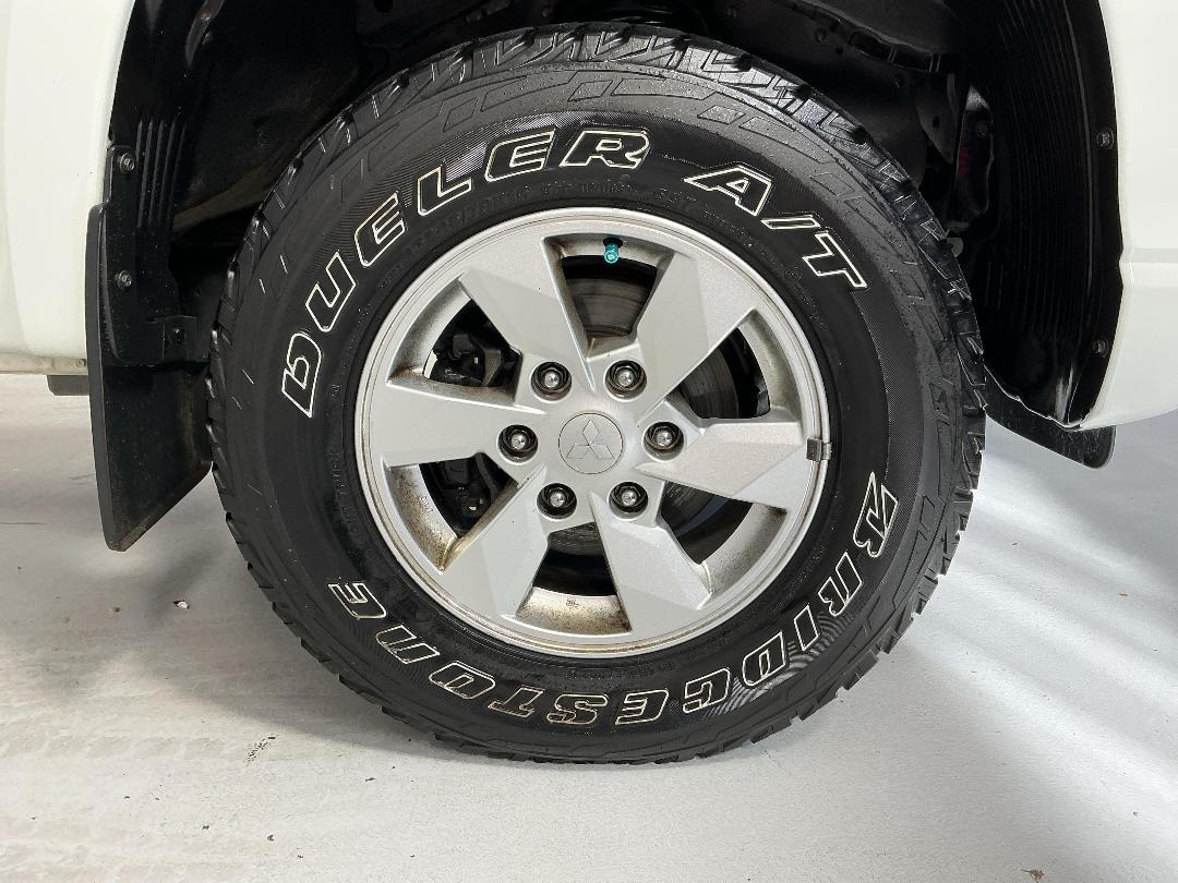 Photo '9' of Mitsubishi Triton