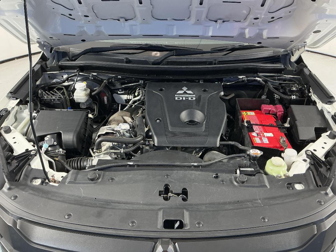 Photo '13' of Mitsubishi Triton