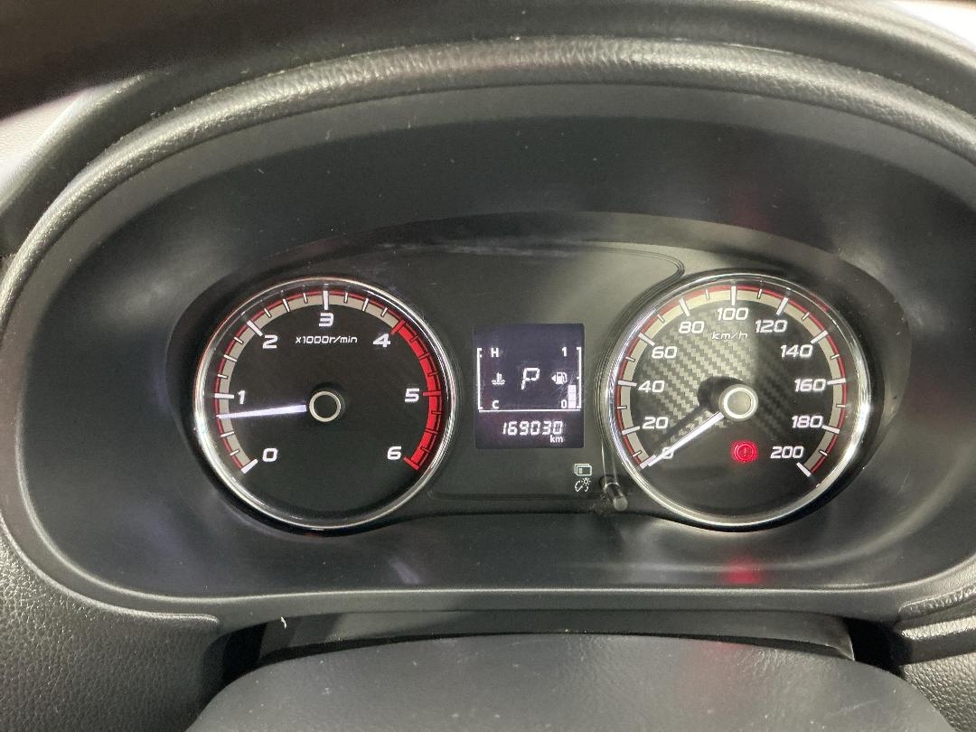 Photo '21' of Mitsubishi Triton