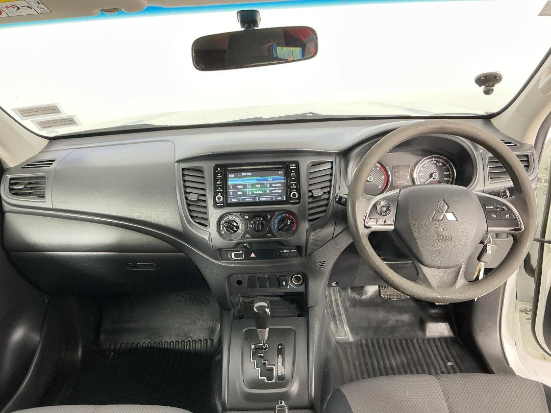 Photo '17' of Mitsubishi Triton