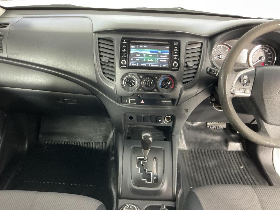 Photo '18' of Mitsubishi Triton