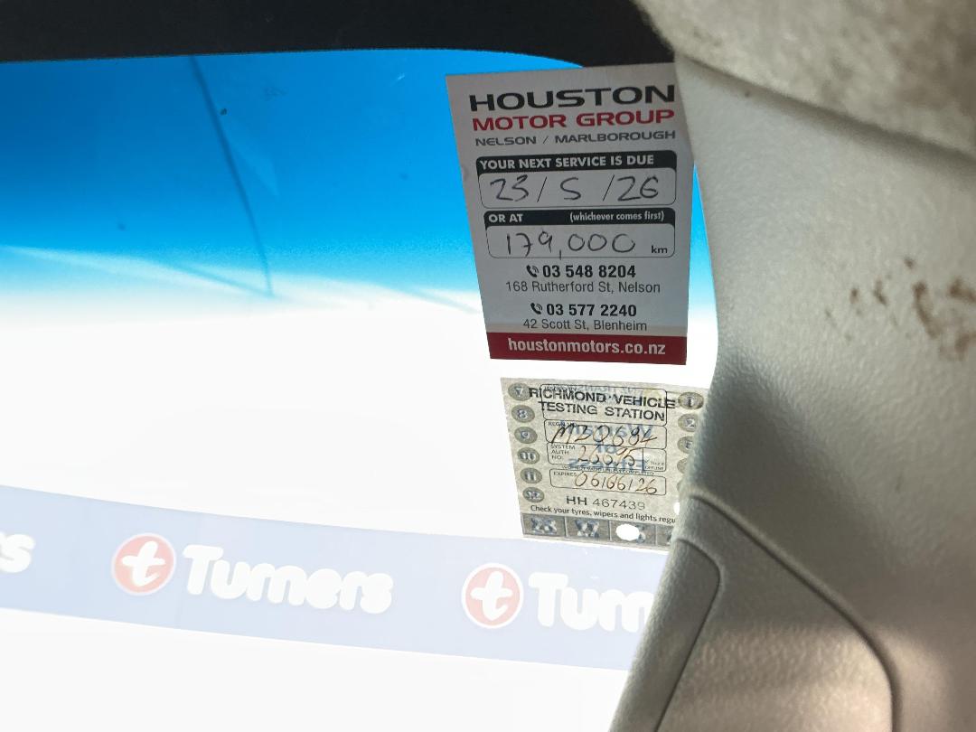 Photo '28' of Mitsubishi Triton