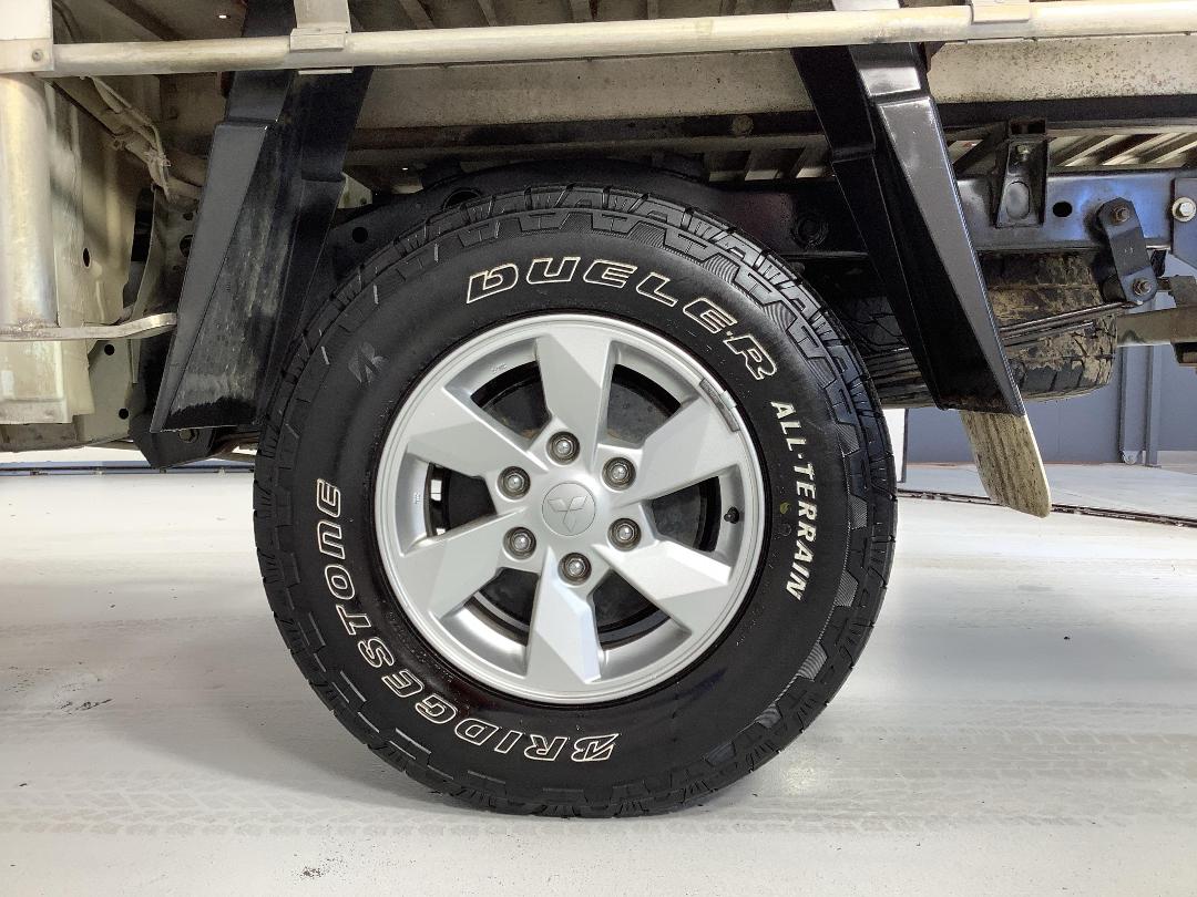 Photo '11' of Mitsubishi Triton