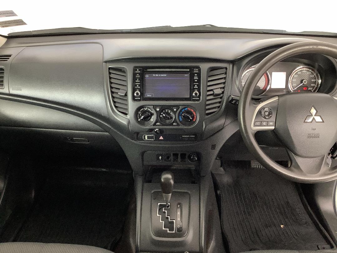 Photo '17' of Mitsubishi Triton