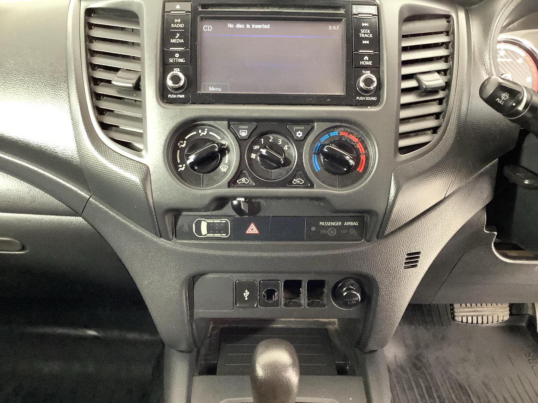 Photo '18' of Mitsubishi Triton