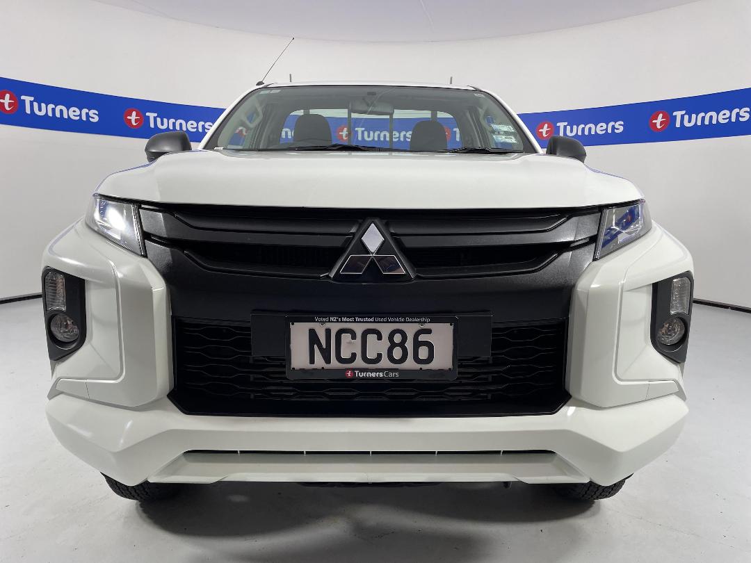 Photo '2' of Mitsubishi Triton