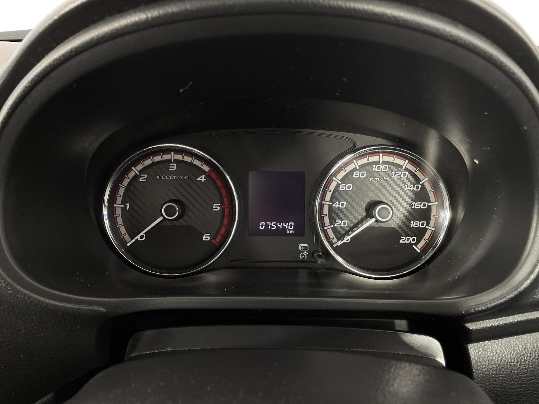 Photo '19' of Mitsubishi Triton