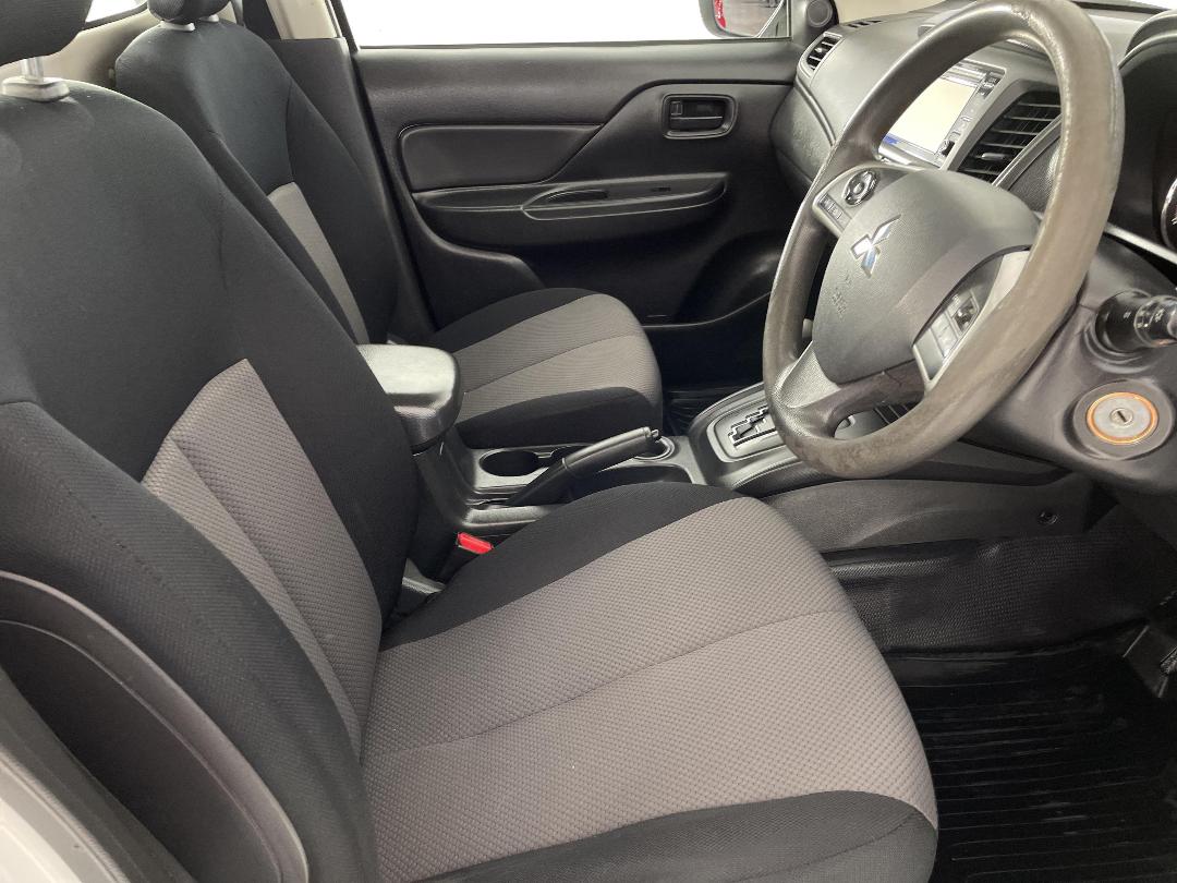 Photo '16' of Mitsubishi Triton