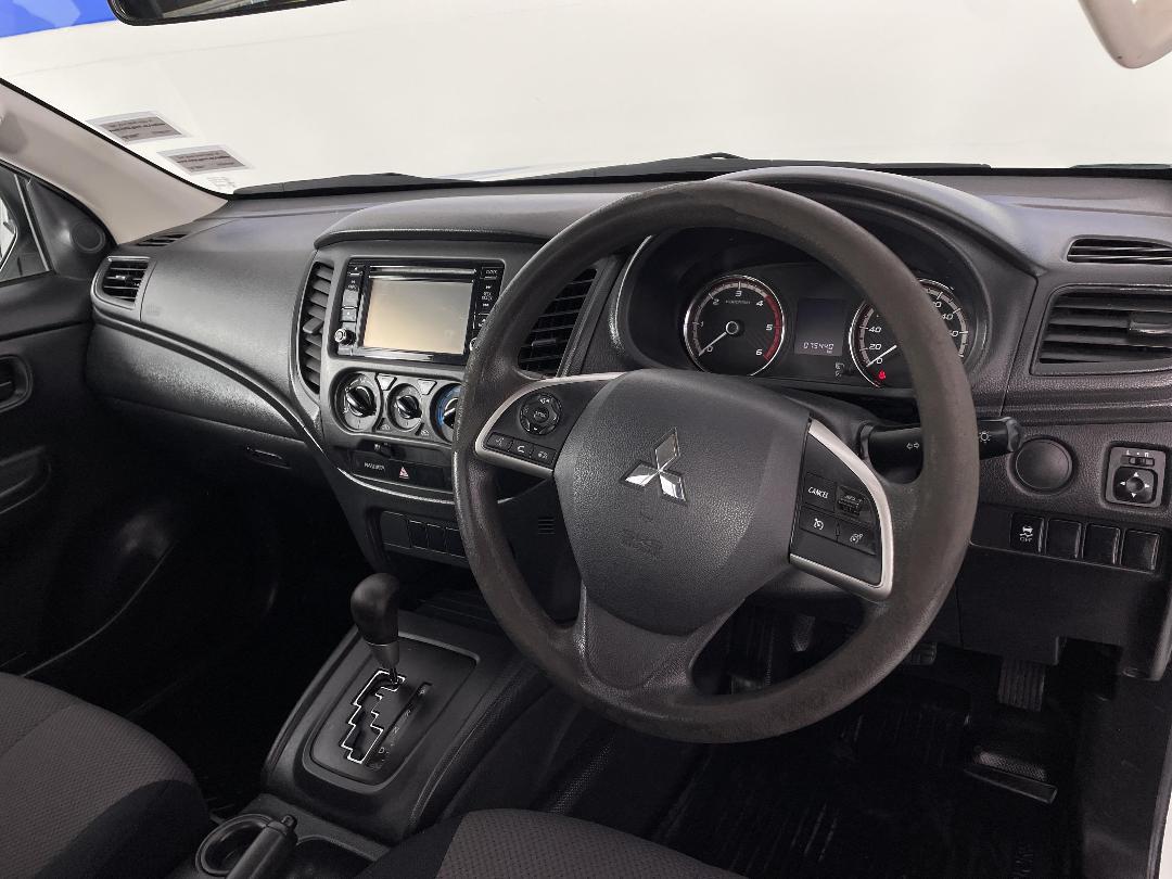 Photo '17' of Mitsubishi Triton