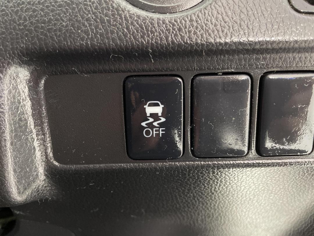 Photo '23' of Mitsubishi Triton