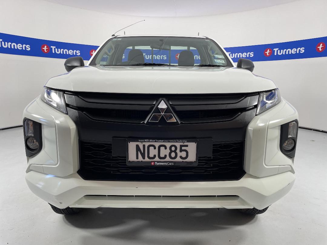 Photo '2' of Mitsubishi Triton