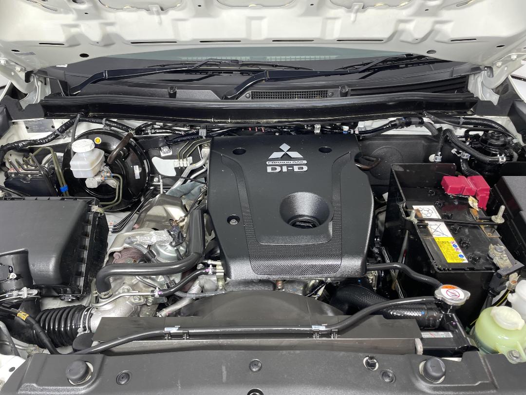 Photo '13' of Mitsubishi Triton