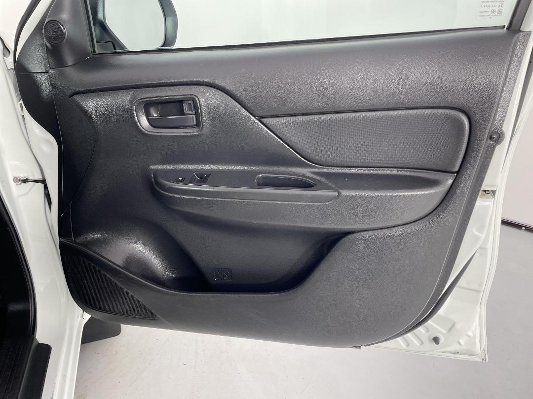 Photo '15' of Mitsubishi Triton