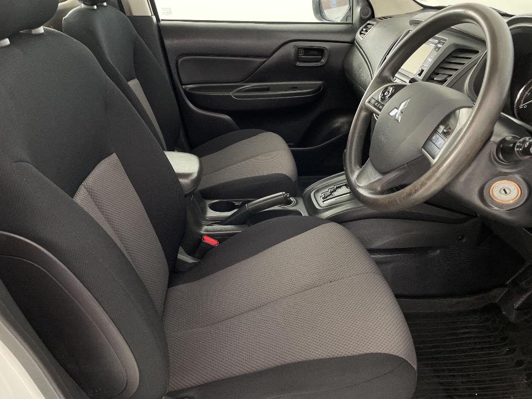 Photo '16' of Mitsubishi Triton