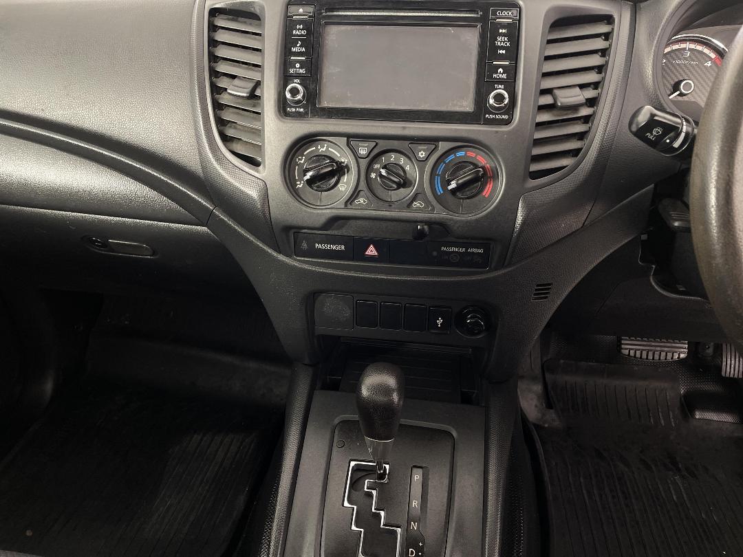 Photo '18' of Mitsubishi Triton