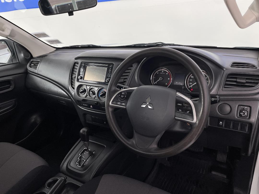 Photo '17' of Mitsubishi Triton