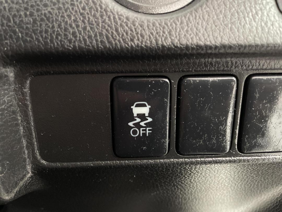 Photo '23' of Mitsubishi Triton