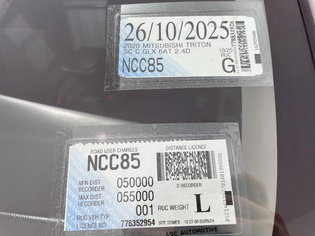 Photo '27' of Mitsubishi Triton