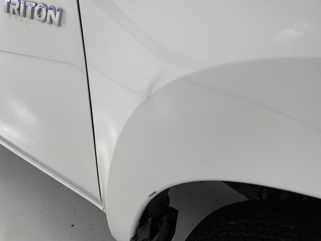 Photo '28' of Mitsubishi Triton