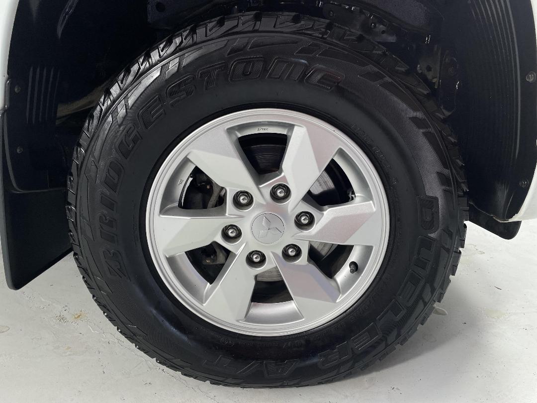 Photo '9' of Mitsubishi Triton