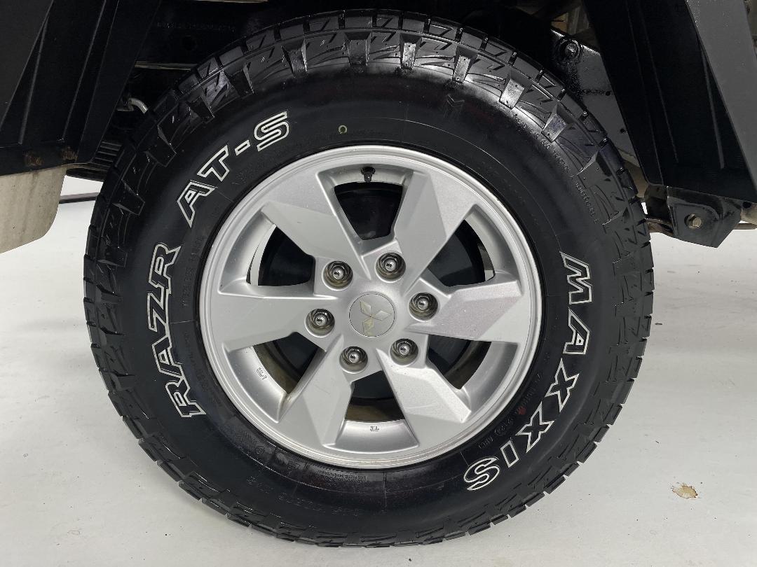 Photo '12' of Mitsubishi Triton