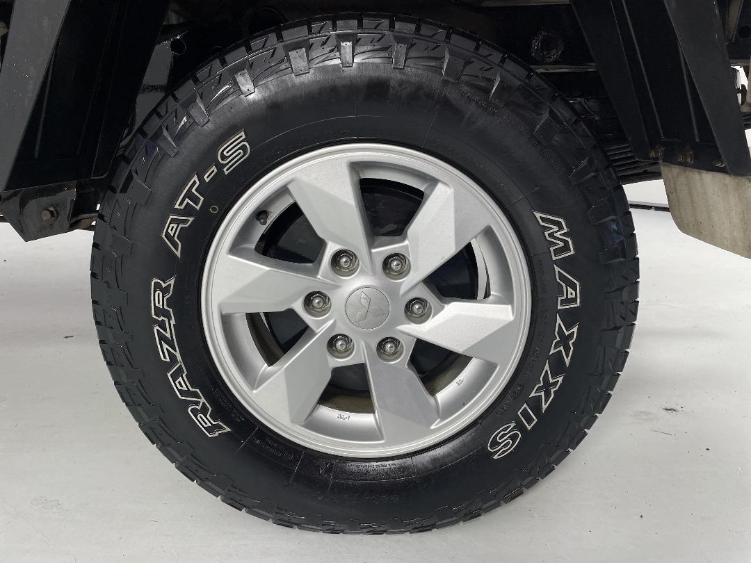 Photo '11' of Mitsubishi Triton