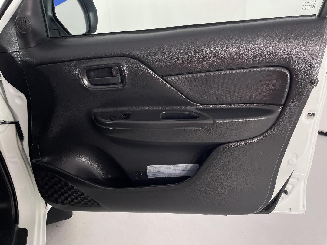 Photo '15' of Mitsubishi Triton