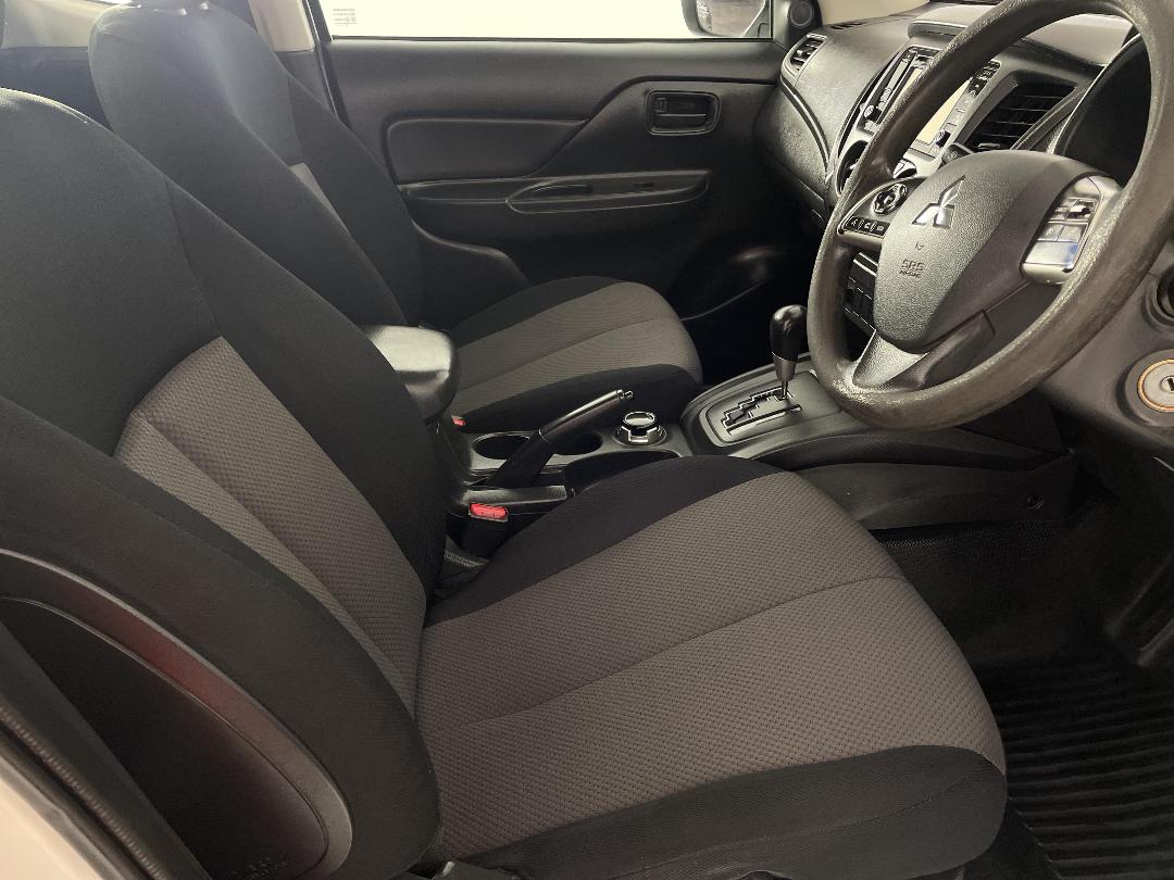 Photo '16' of Mitsubishi Triton