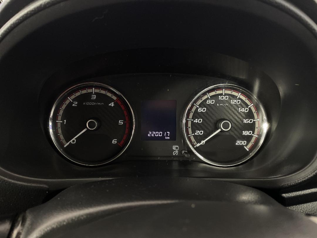 Photo '21' of Mitsubishi Triton