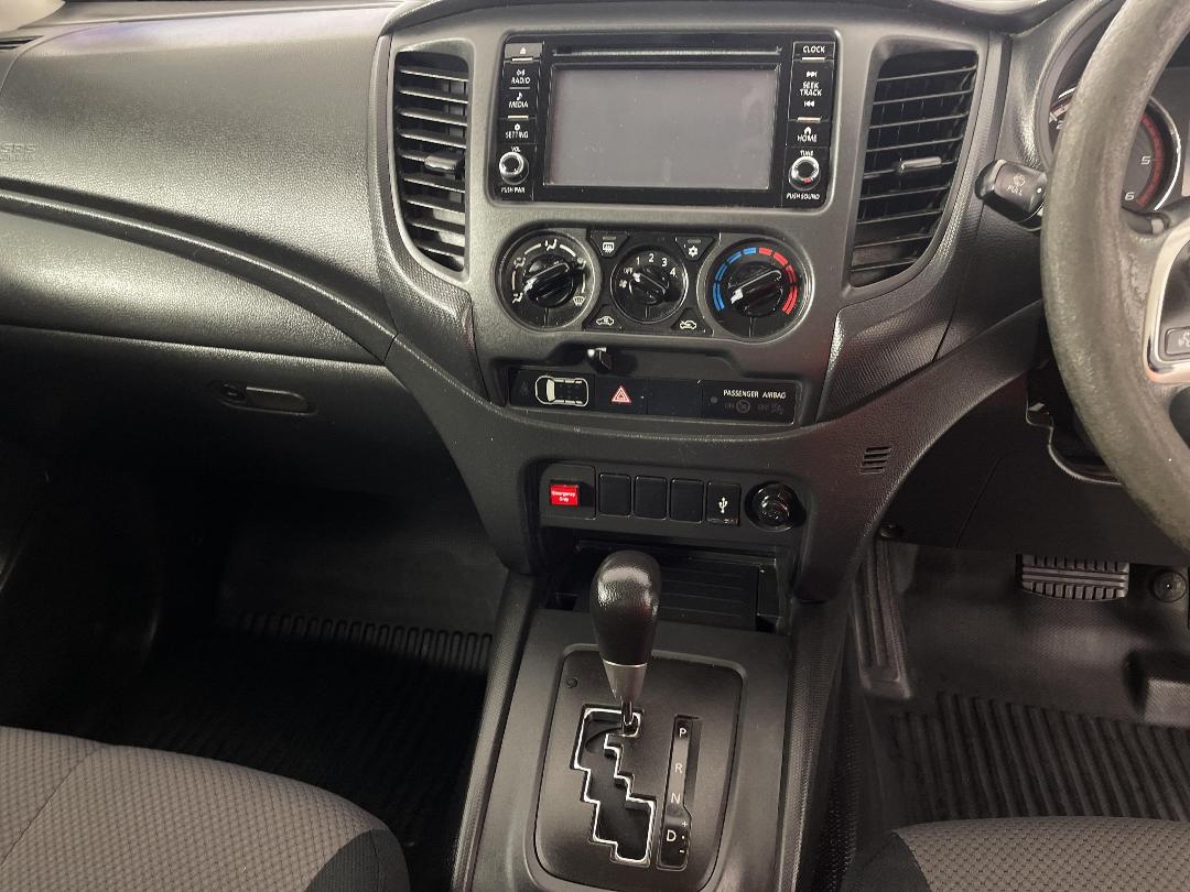 Photo '18' of Mitsubishi Triton