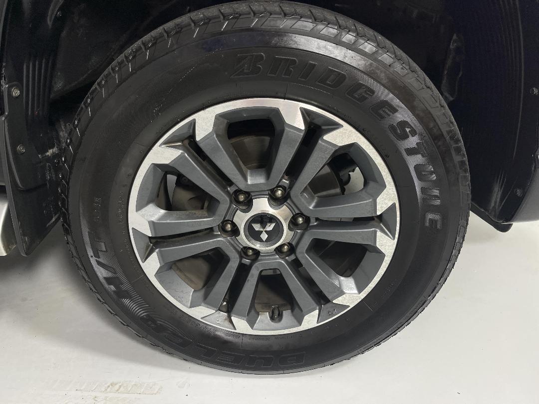 Photo '9' of Mitsubishi Triton