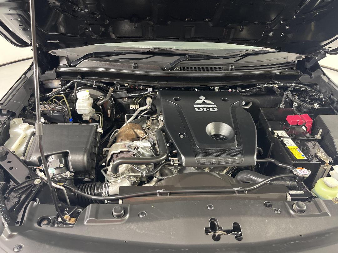 Photo '13' of Mitsubishi Triton