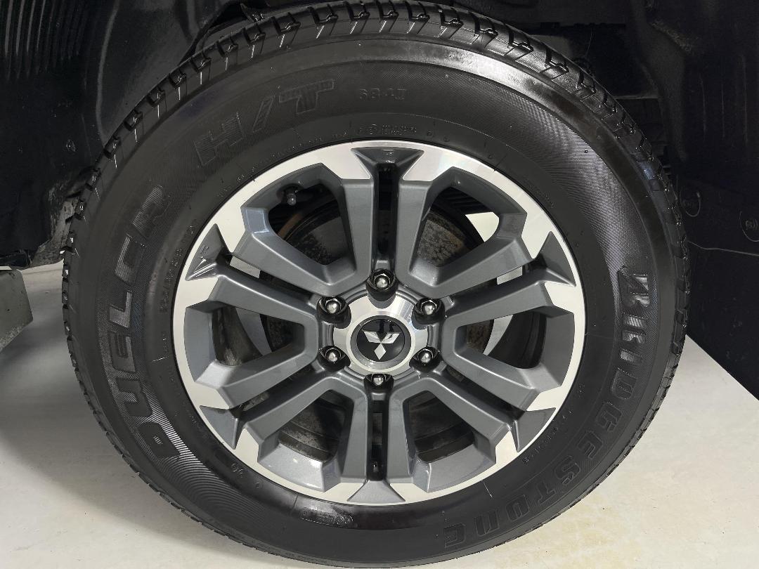 Photo '11' of Mitsubishi Triton