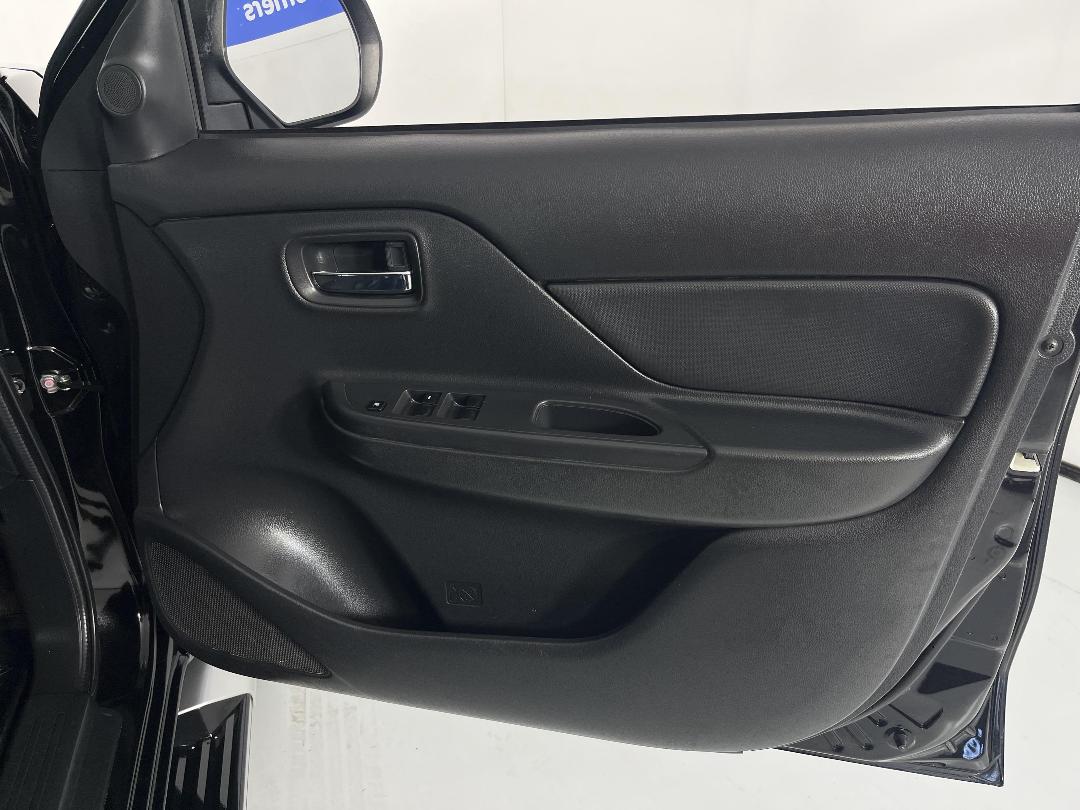 Photo '15' of Mitsubishi Triton