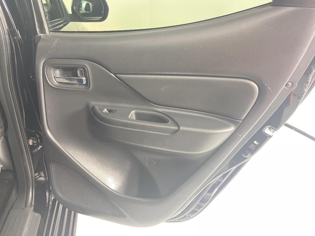 Photo '19' of Mitsubishi Triton