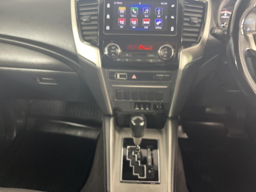 Photo '18' of Mitsubishi Triton