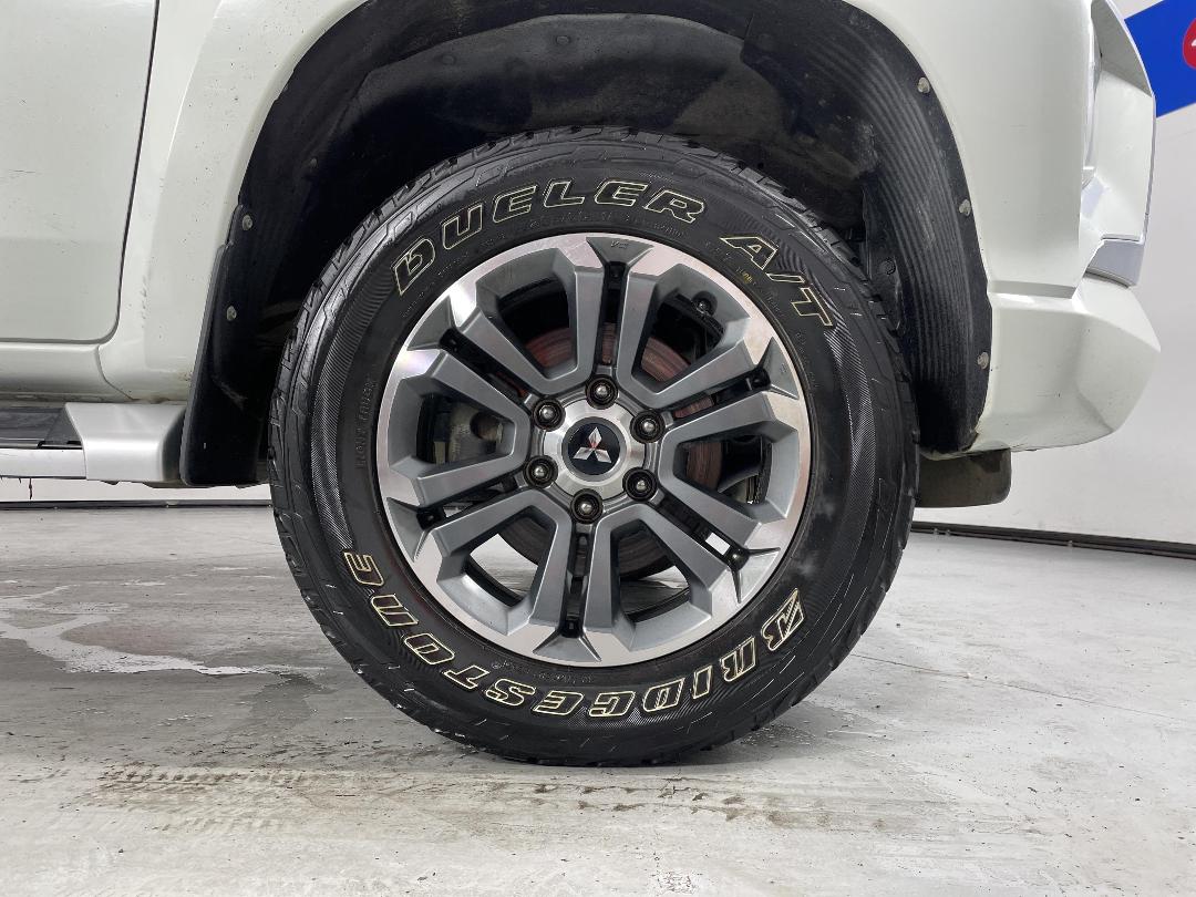 Photo '9' of Mitsubishi Triton