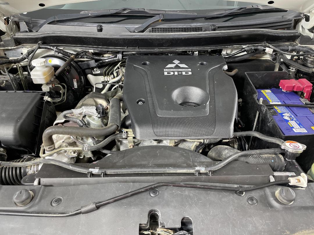 Photo '13' of Mitsubishi Triton