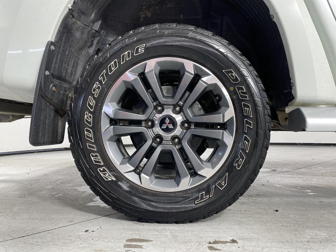 Photo '12' of Mitsubishi Triton