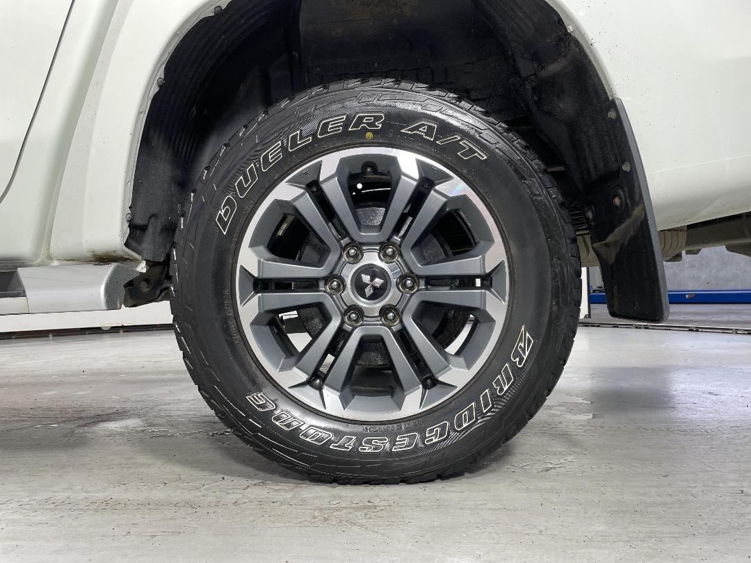 Photo '11' of Mitsubishi Triton