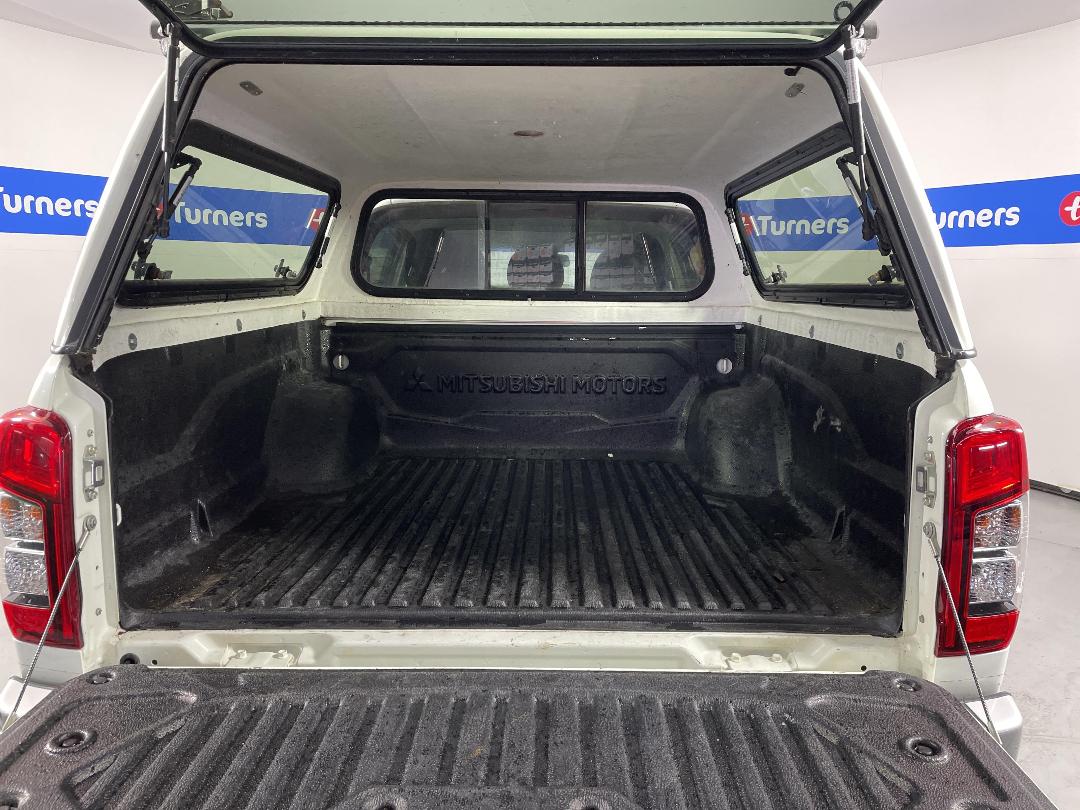 Photo '14' of Mitsubishi Triton