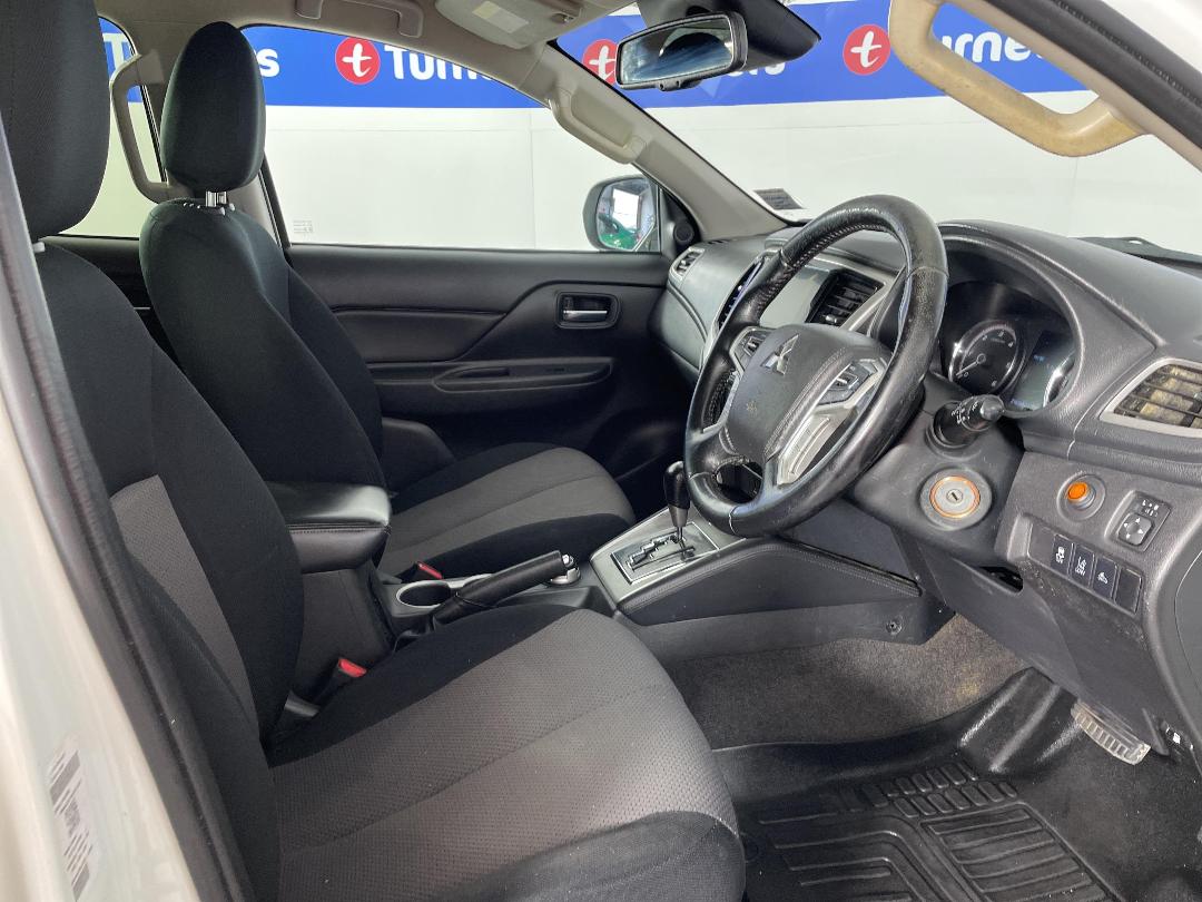 Photo '16' of Mitsubishi Triton