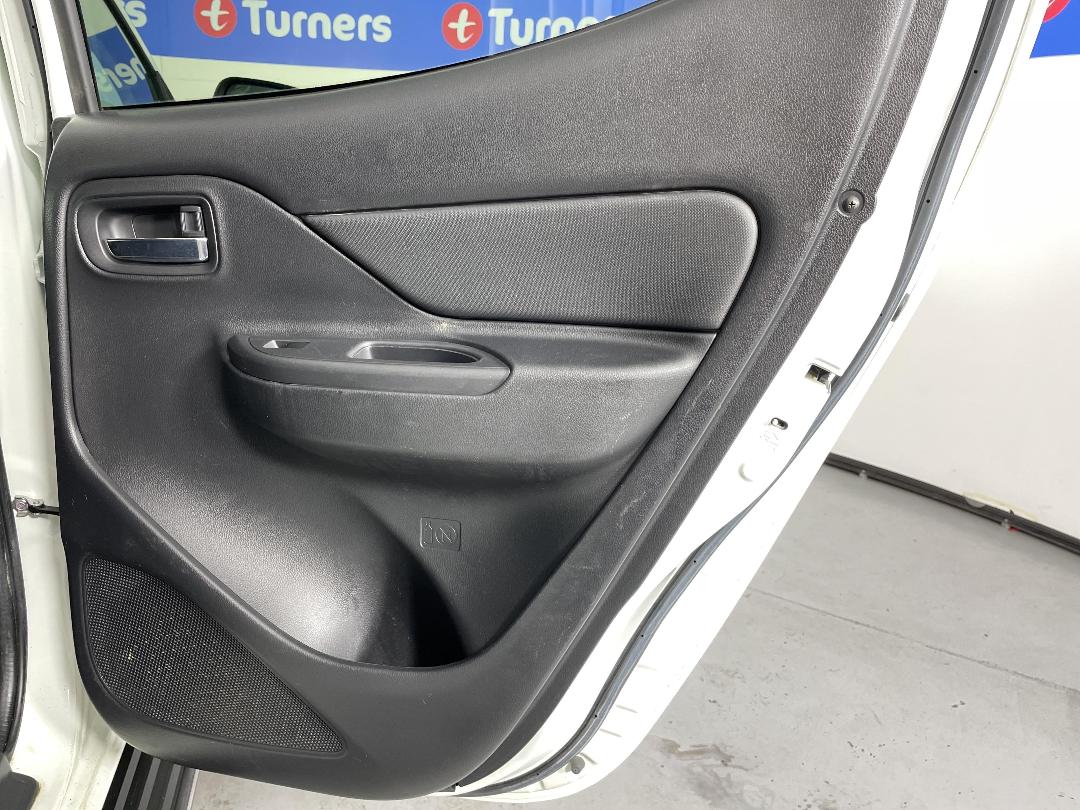 Photo '19' of Mitsubishi Triton