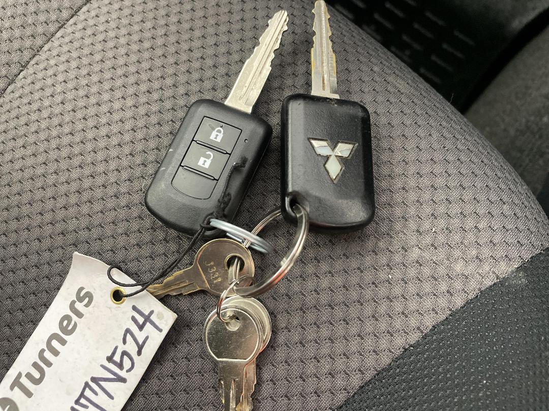 Photo '22' of Mitsubishi Triton